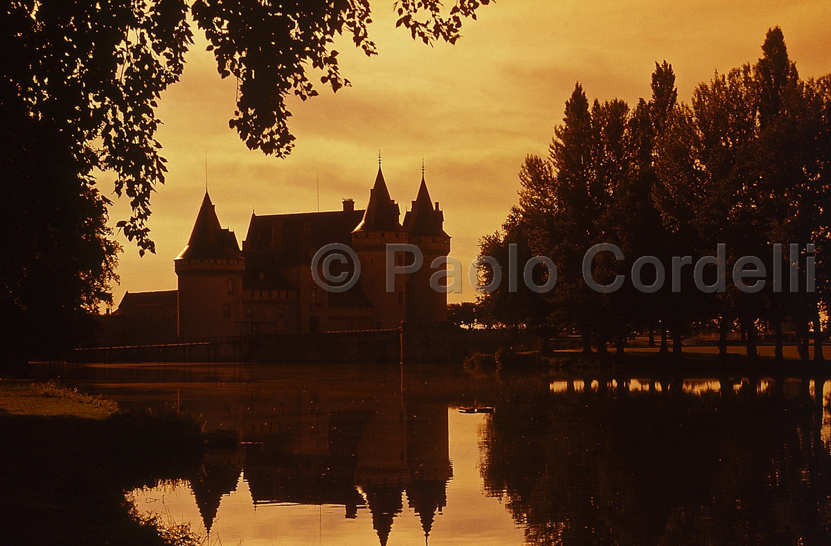 Sully-sur-Loire Castle, Loire Valley, France
 (cod:France 01)